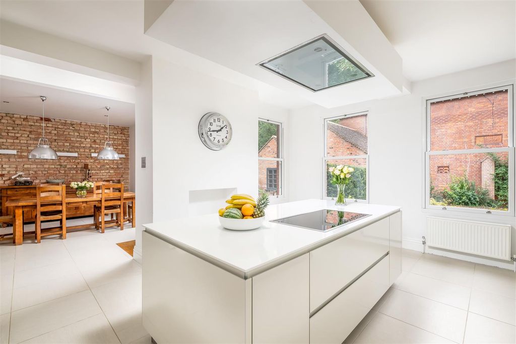 Property photo 3 of 41 250801 - 26 Park Avenue, Bedford - 16.Jpg