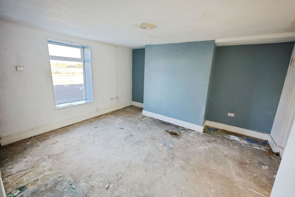 Property photo 3 of 9 Pbox-Img.Jpg