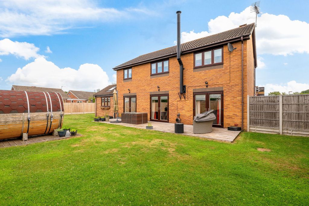 Property photo 3 of 43