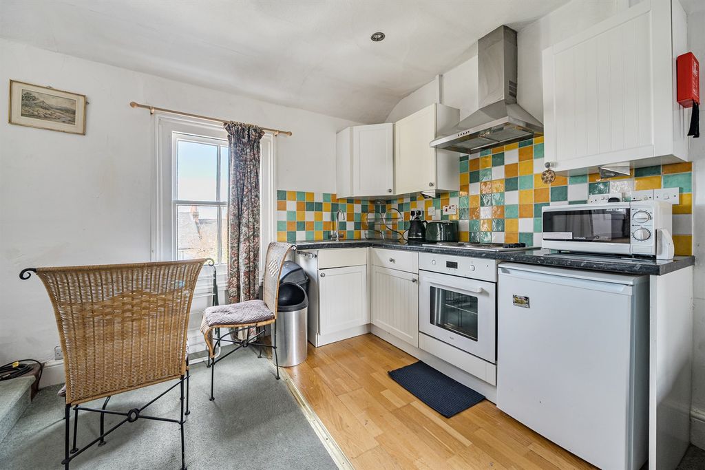 Property photo 2 of 9 Kitchen