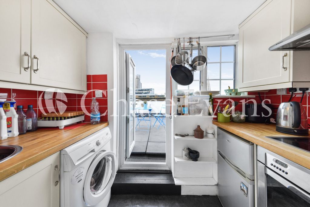 Property photo 3 of 15 Kitchen