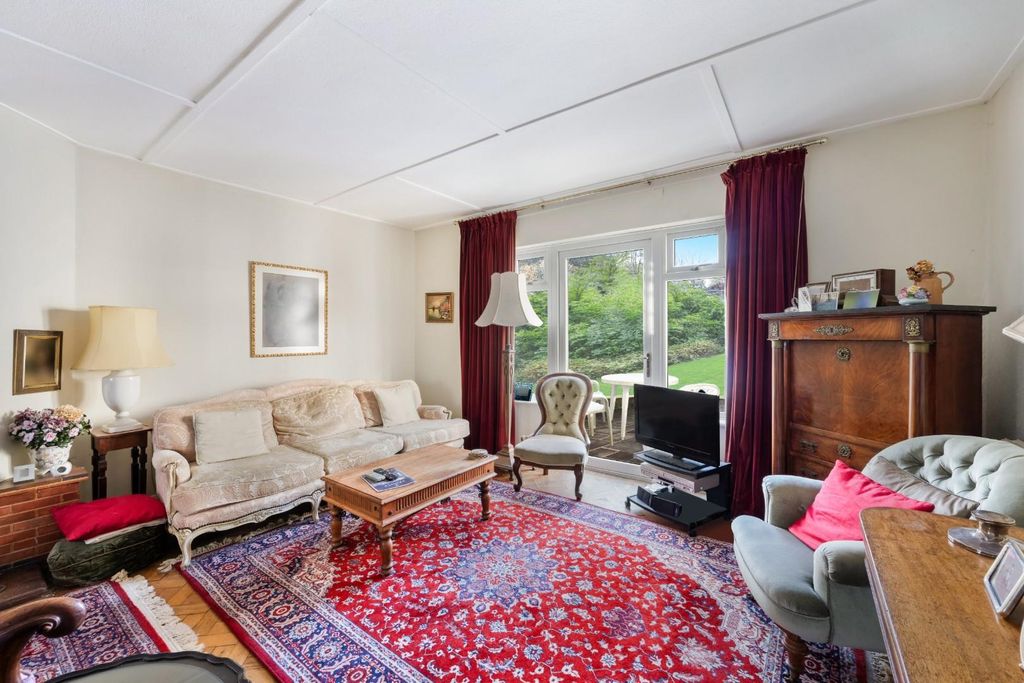 Property photo 2 of 20 Kingswood Road