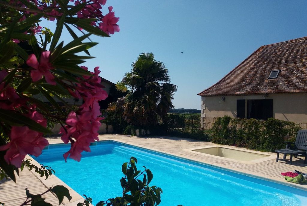 Property photo 2 of 30