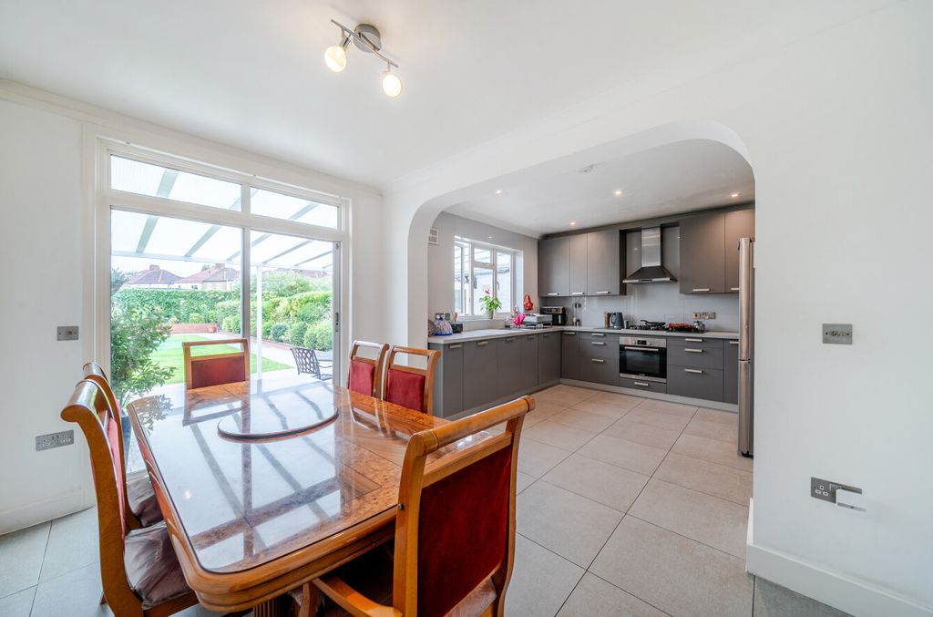 Property photo 3 of 19 1342251-11-68A4Be...