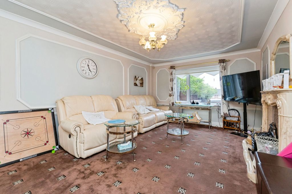 Property photo 3 of 17 Photo