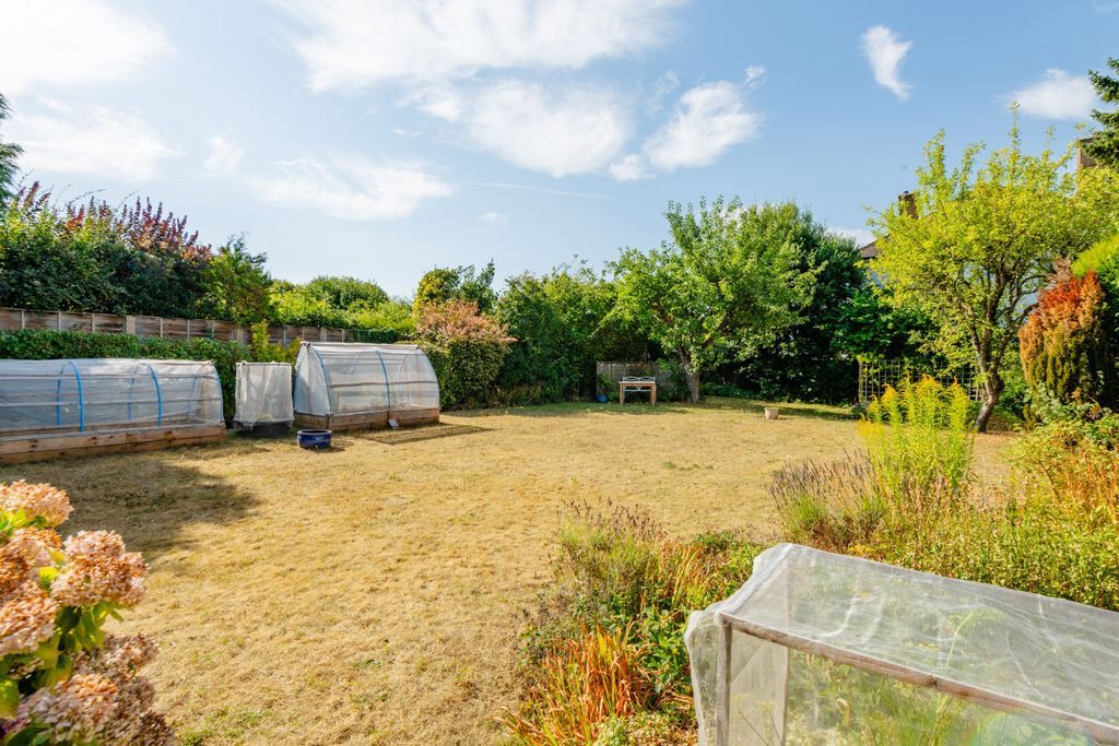 Property photo 2 of 20 Garden