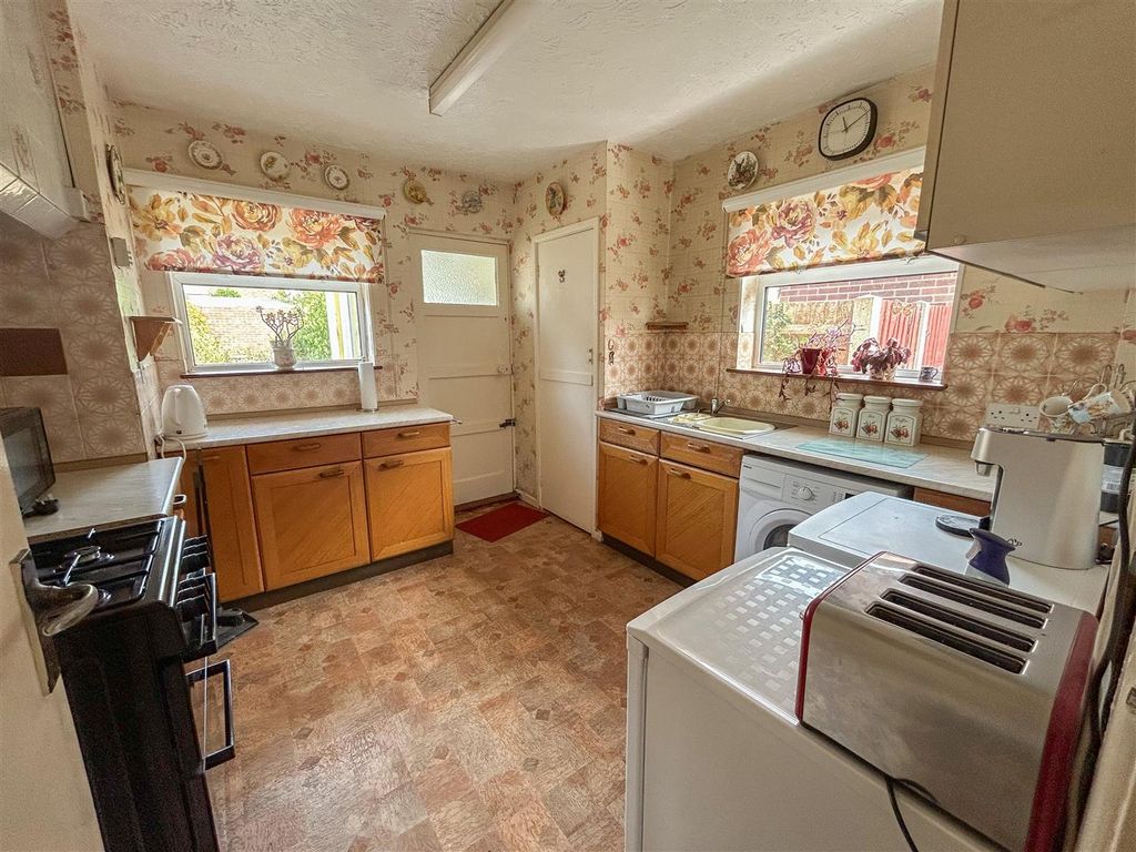 Property photo 3 of 14 Kitchen