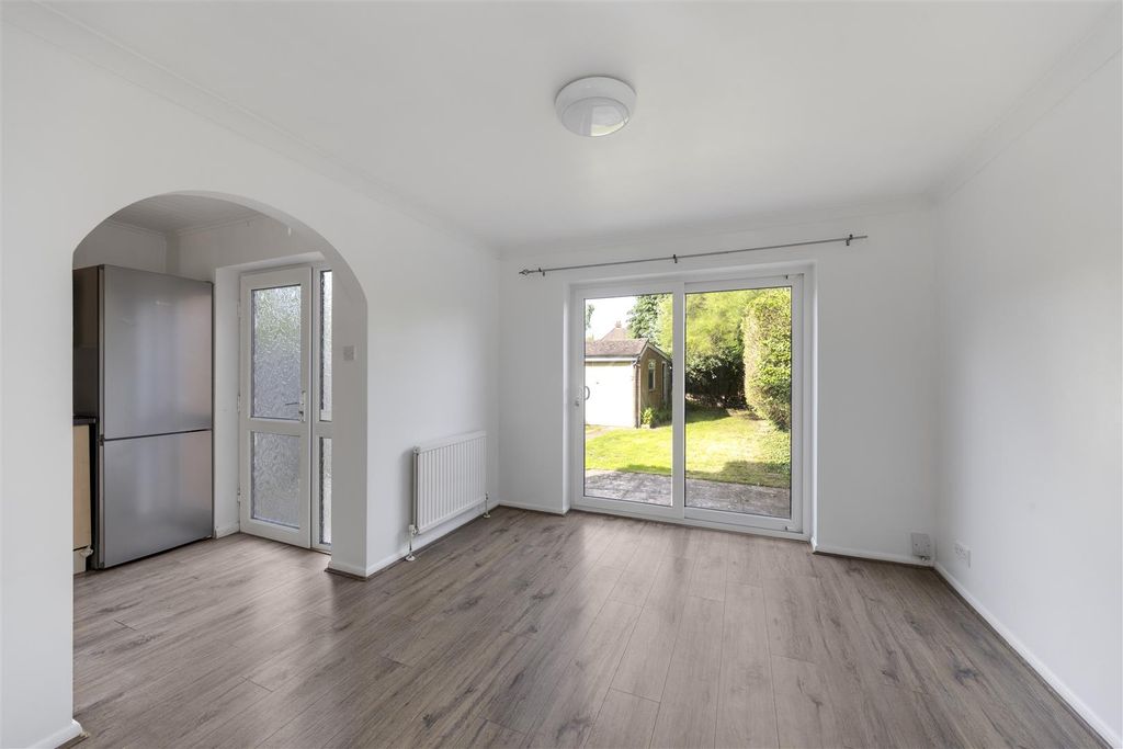 Property photo 2 of 15 49 Whitemore Road, Gu1 1Qu-18.Jpg