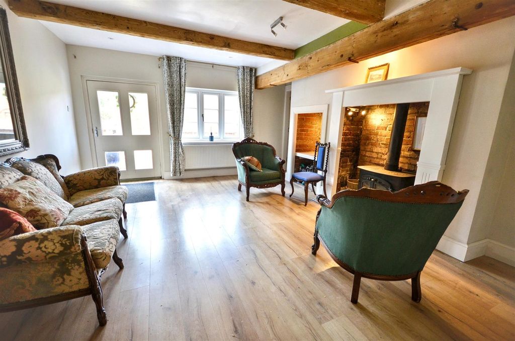 Property photo 1 of 19 Sitting Room