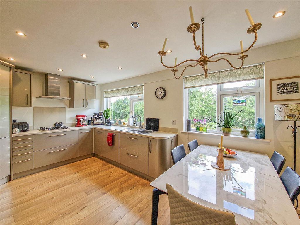 Property photo 2 of 20 Kitchen/Diner