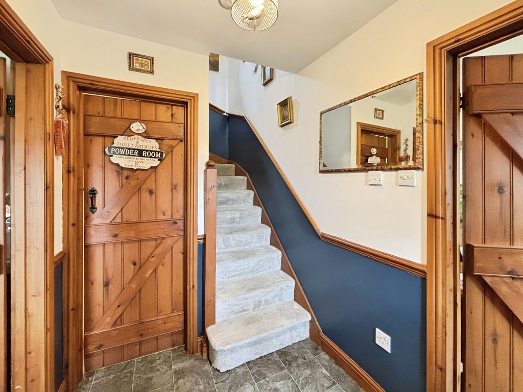 Property photo 2 of 23 Entrance Hall