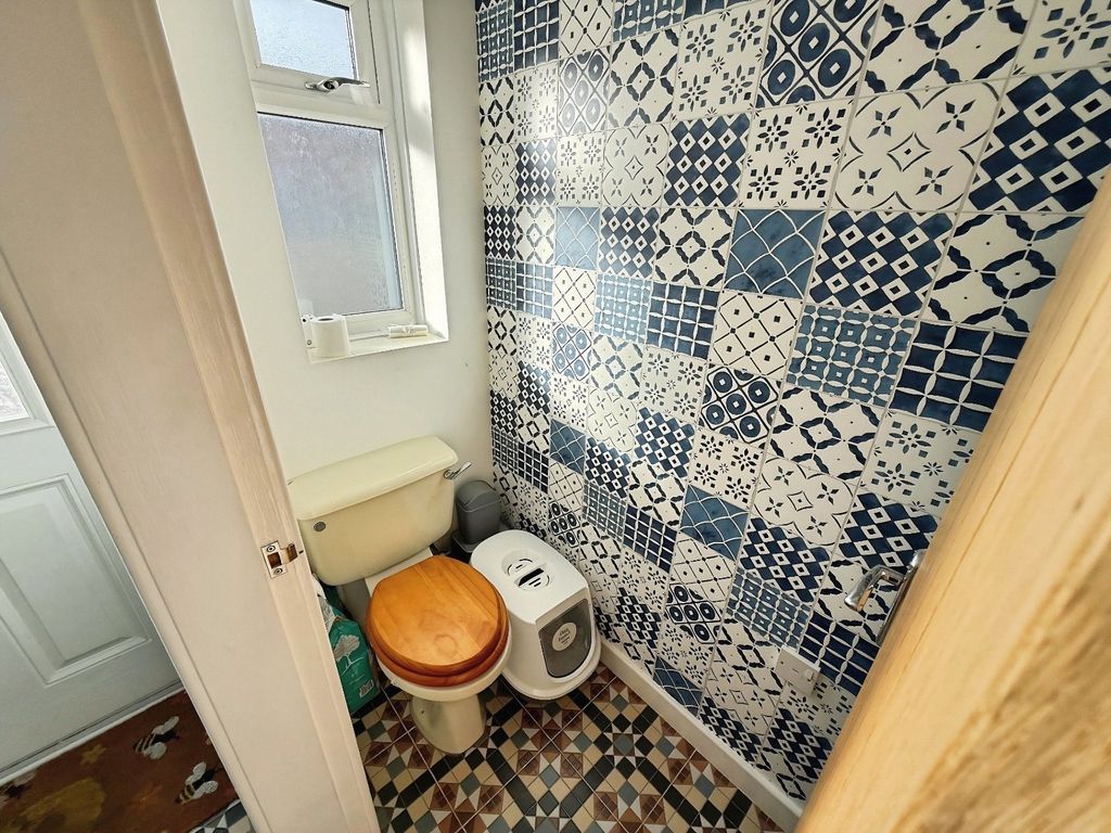 Property photo 2 of 17 Picture No. 11