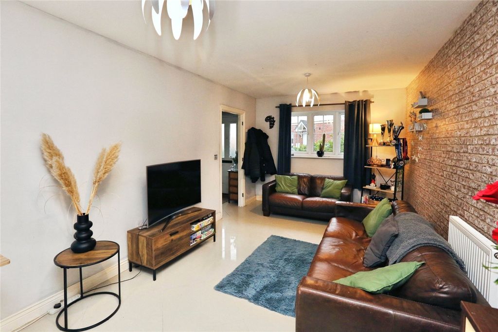 Property photo 3 of 21 Living Room