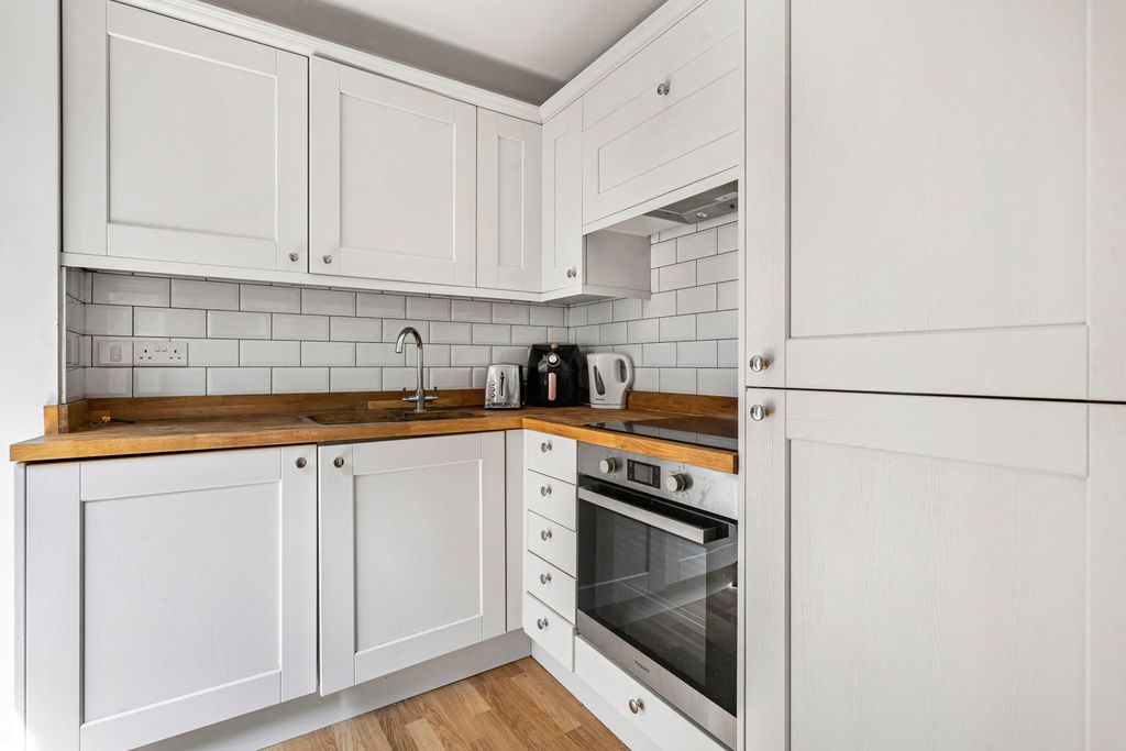 Property photo 3 of 14 Kitchen