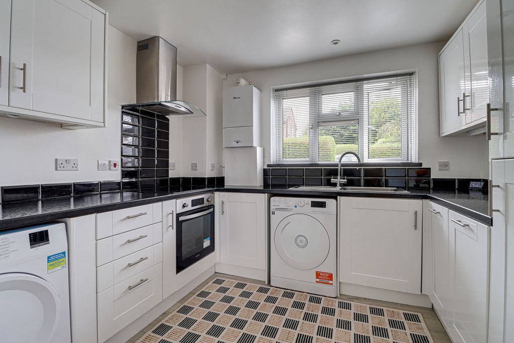 Property photo 3 of 12 Kitchen