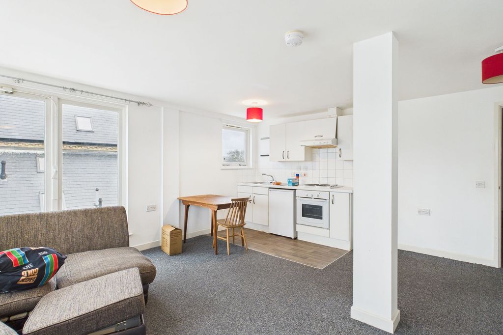 Property photo 3 of 6