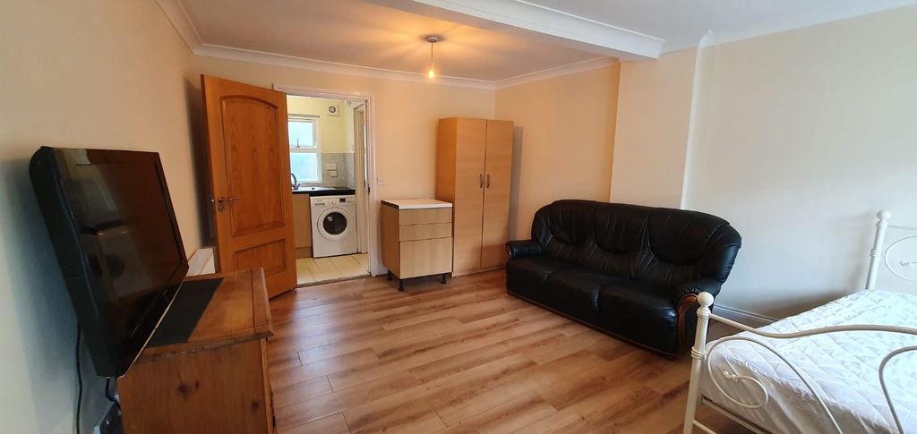 Property photo 1 of 5