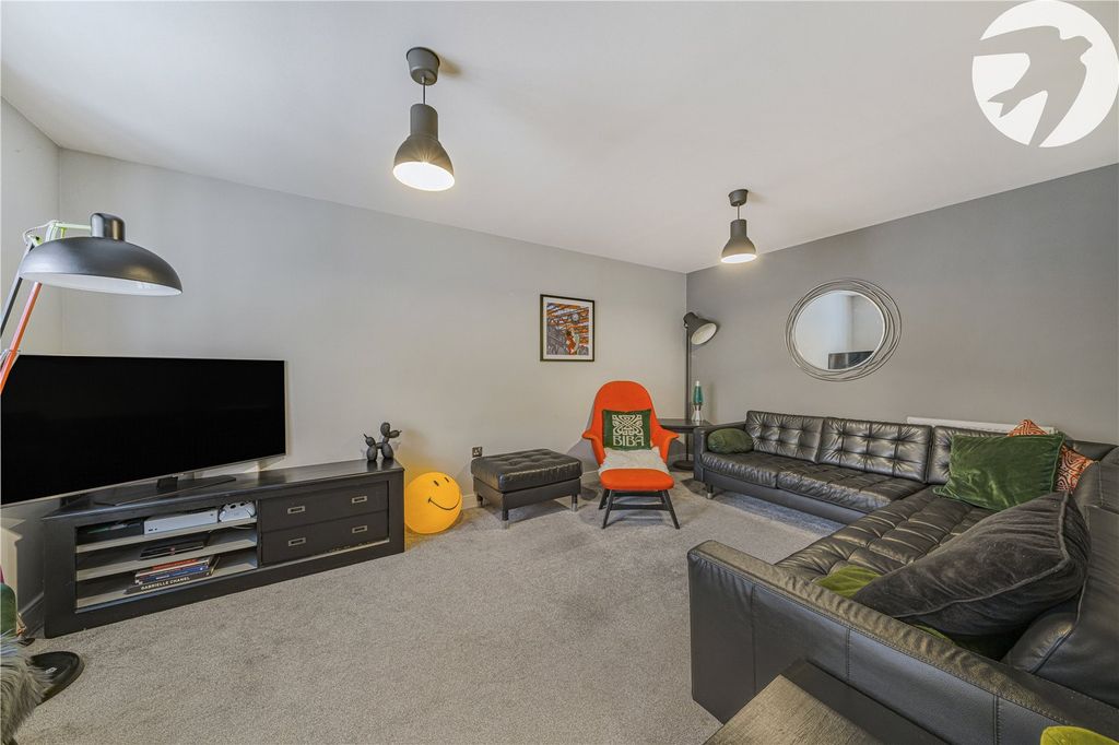 Property photo 2 of 34 Lounge