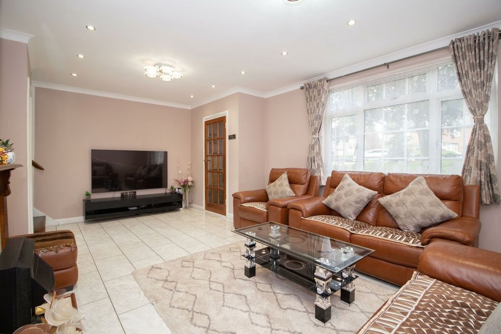 Property photo 2 of 18