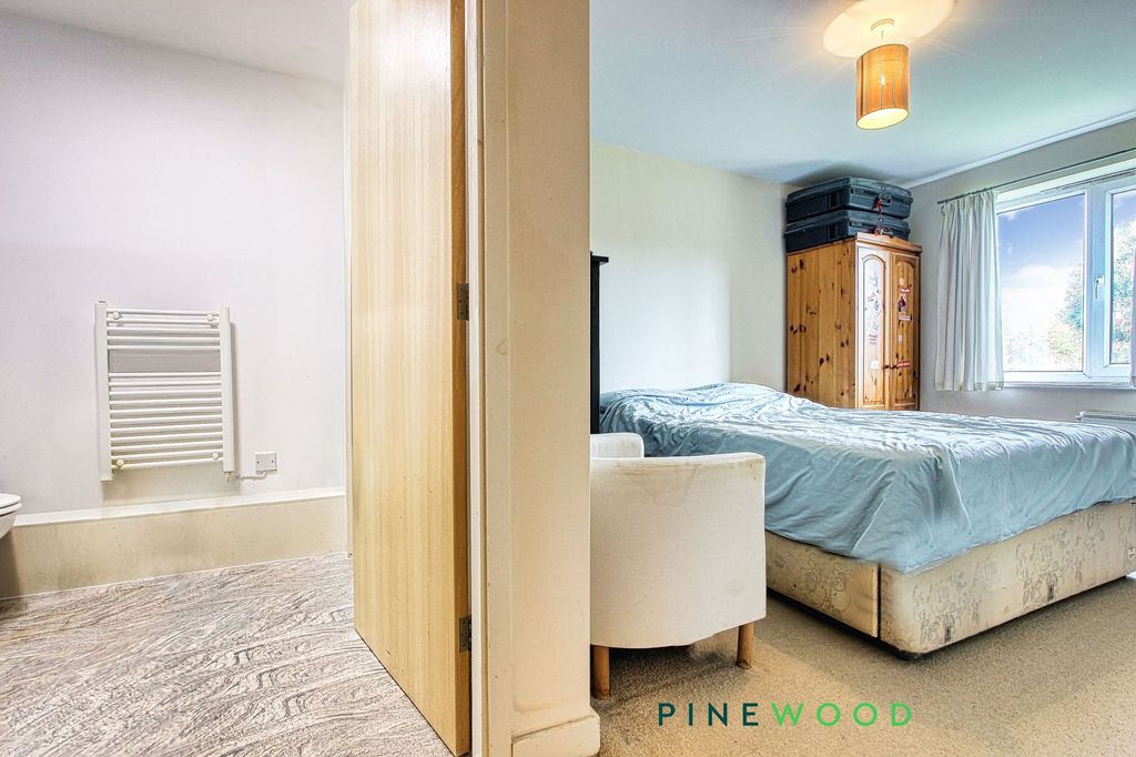 Property photo 3 of 11 Bedroom