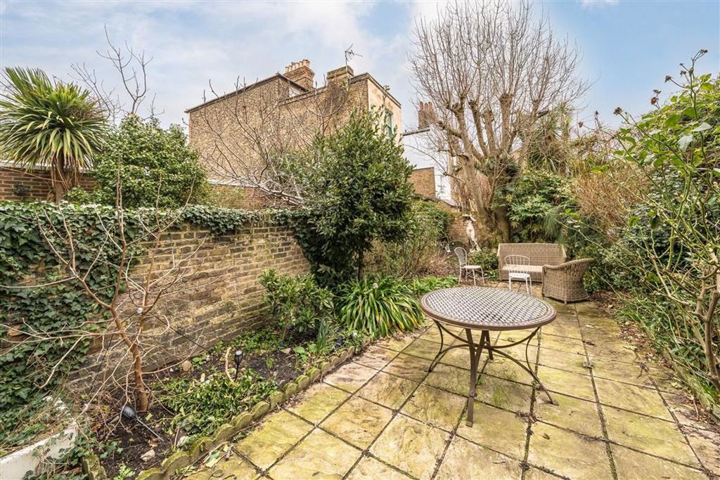 Property photo 3 of 12