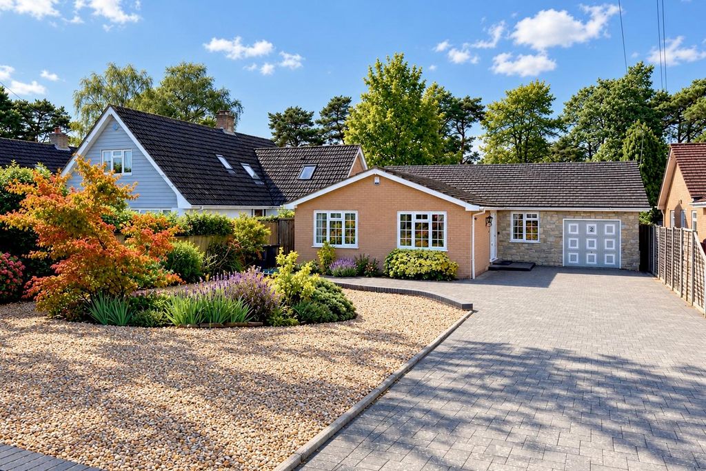 Property photo 1 of 12 Three Bedroom Detached Bungalow The Glade