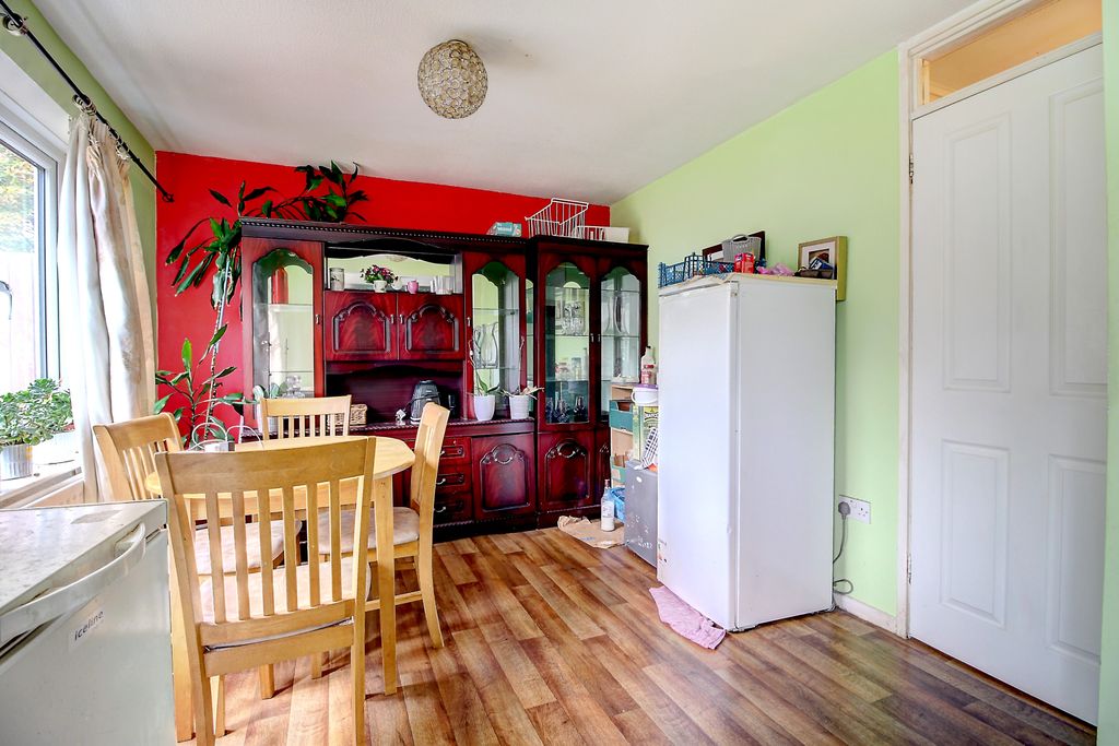 Property photo 3 of 10 Dining Room