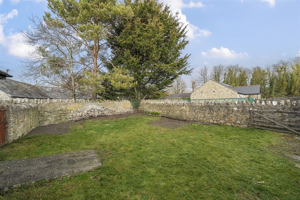 Property photo 3 of 20 Garden