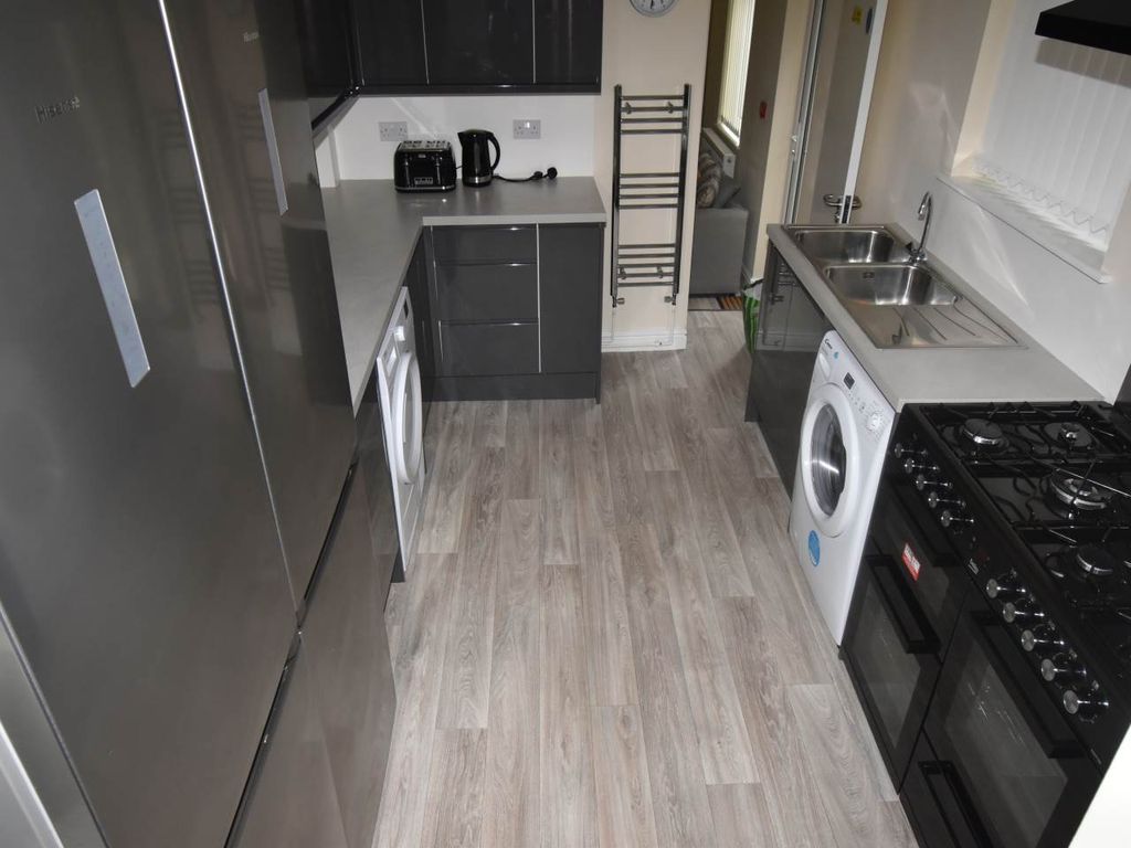 Property photo 1 of 10 Kitchen Photo 1