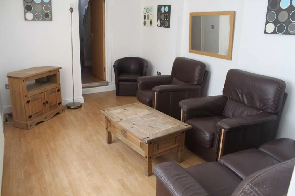 House in Cardiff CF24, Roath - View 3