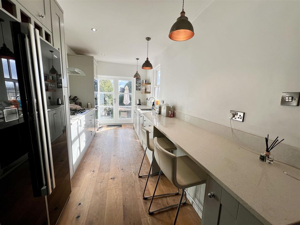 Property photo 2 of 14 Kitchen