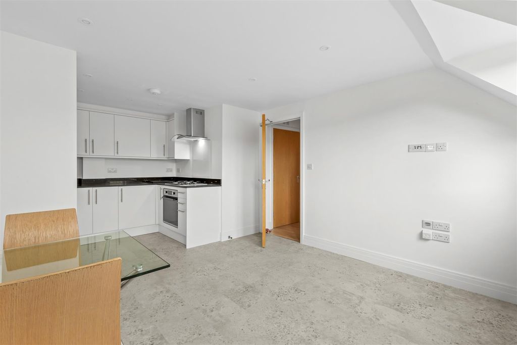 Property photo 3 of 10 Living