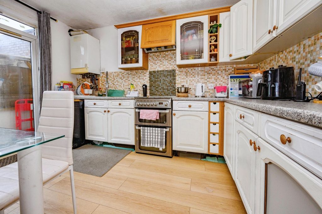 Property photo 3 of 11 Pbox-Img.Jpg