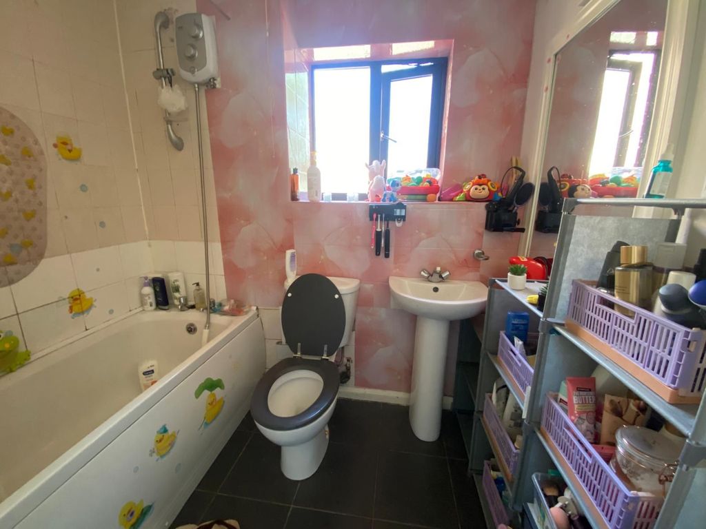 Property photo 3 of 5