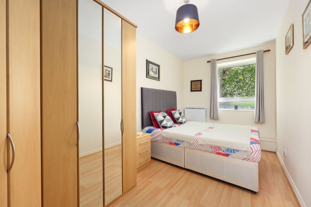 Property photo 2 of 17 Picture No. 24