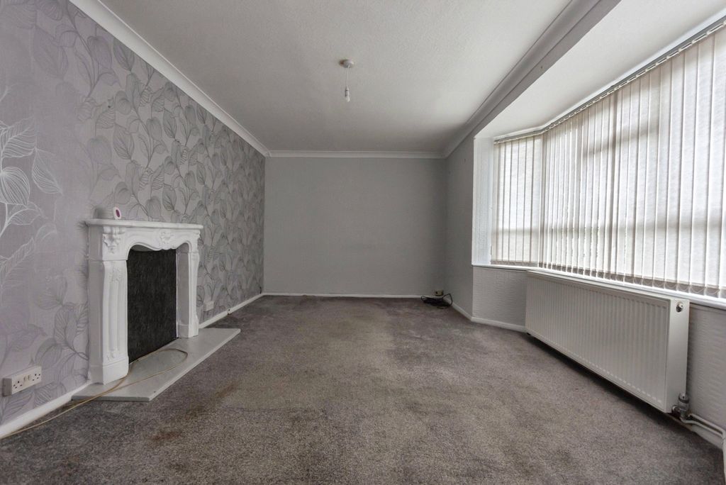 Property photo 3 of 16 Living Room