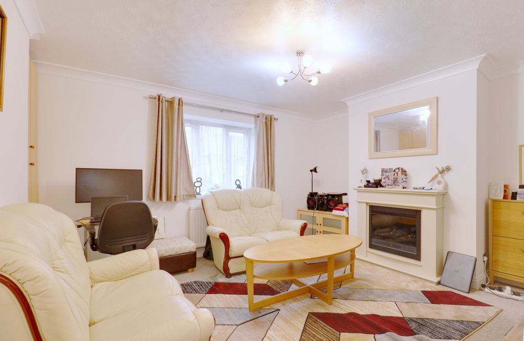 Property photo 2 of 8