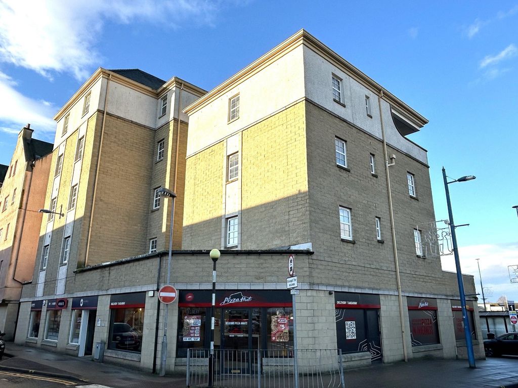 Property photo 2 of 11 Front