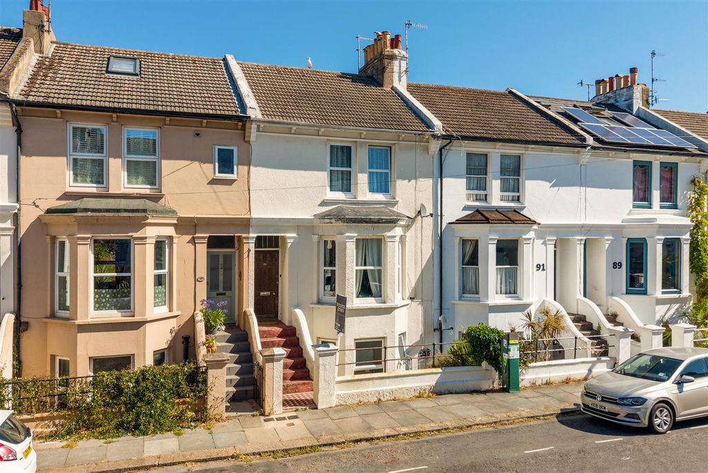 Property photo 1 of 19 93 Goldstone Road-15.Jpg