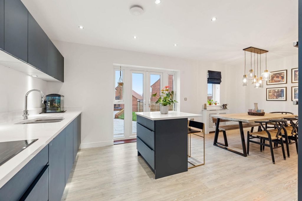 Property photo 3 of 40 Kitchen