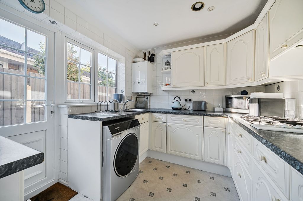 Property photo 3 of 16 Kitchen