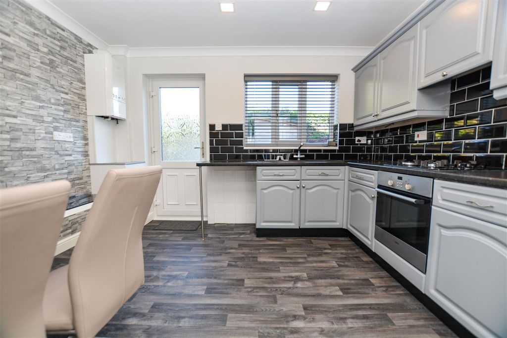 Property photo 2 of 12 Kitchen