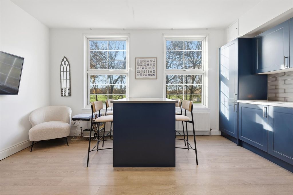 Property photo 2 of 14 Img_6969.Jpg