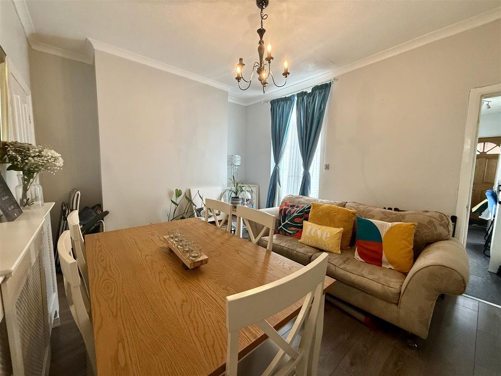 Property photo 3 of 10 Dining Room