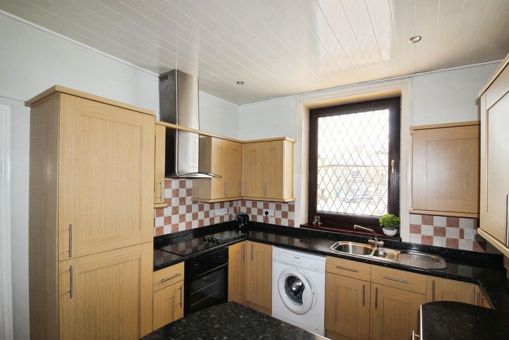 Property photo 3 of 15 Kitchen