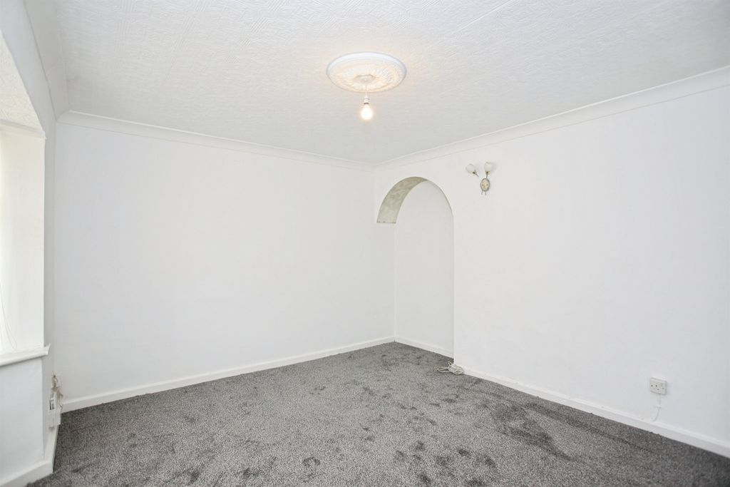 Property photo 2 of 26