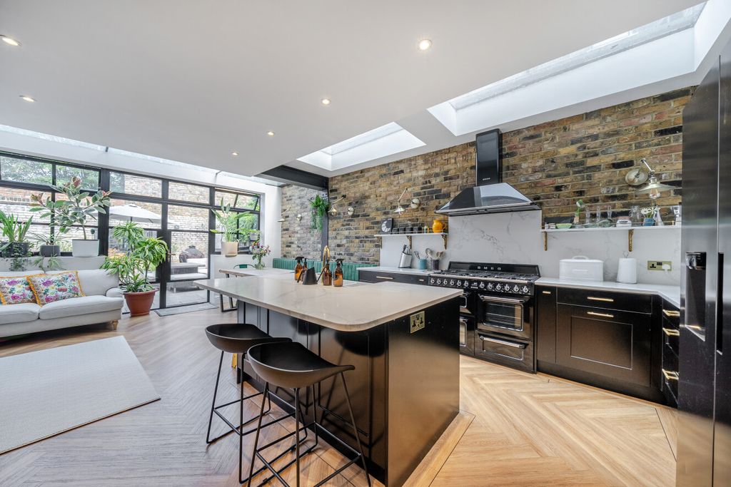 Property photo 1 of 18 1492691-10-6A5E39...