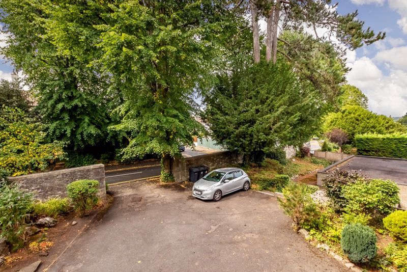 Property photo 3 of 12 Parking