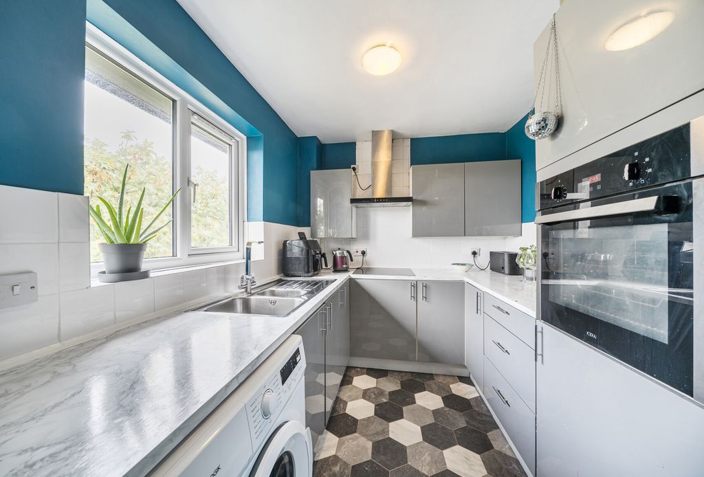 Property photo 3 of 12 1346426-7-68c1425...