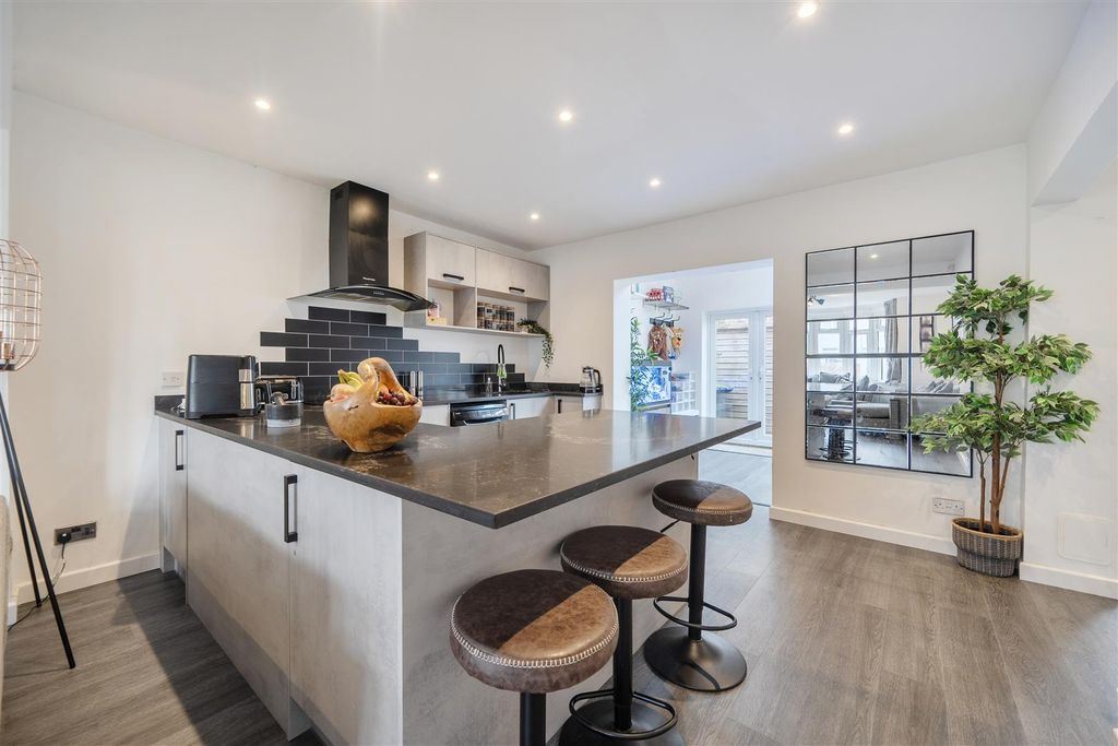 Property photo 3 of 22 Kitchen